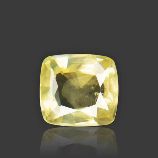 Yellow Sapphire - 3.32 Carat / 5.478 Ratti