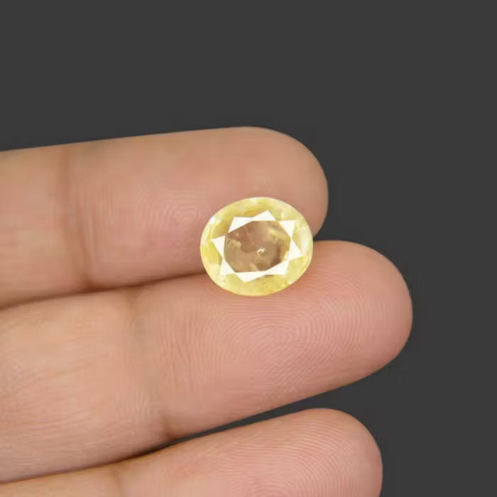 Yellow Sapphire - 6.62 Carat / 10.923 Ratti