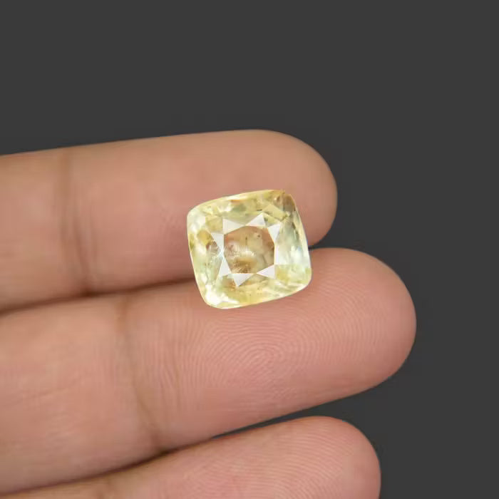 Yellow Sapphire - 9.67 Carat / 15.9555 Ratti